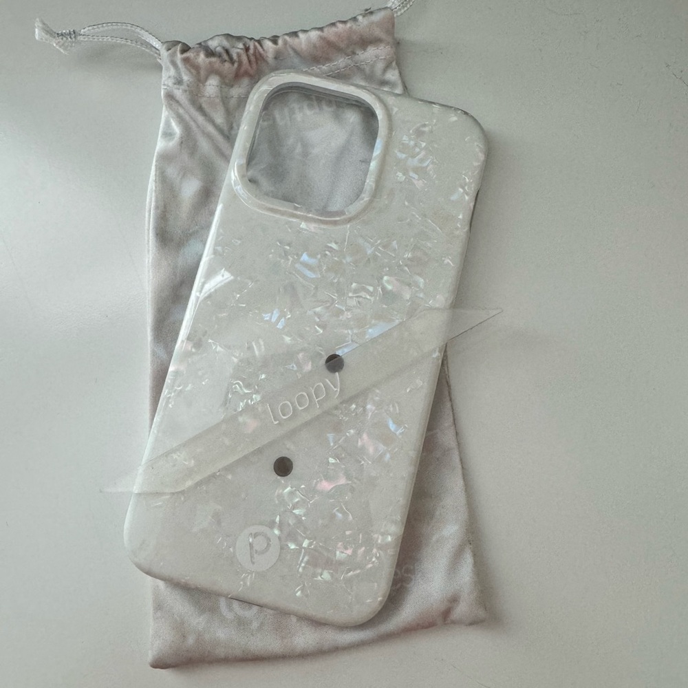 COPY - Loopy cases iPhone 15 pro max opal shell LEFTY